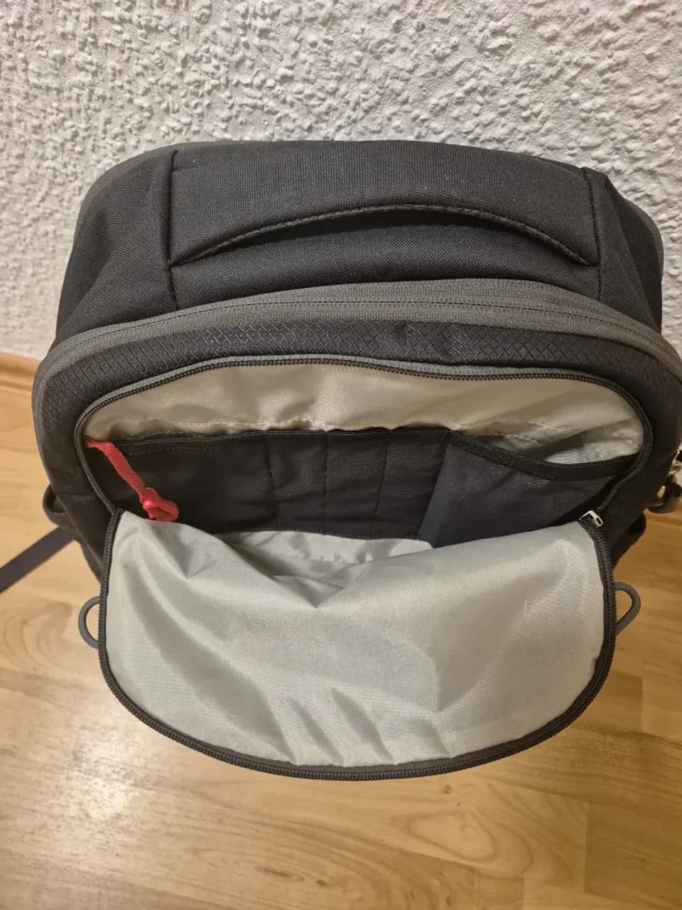 Sac a dos Osprey Daylite 26+6 vu de face sur fond neutre